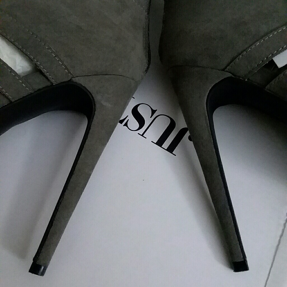 Shoes - Picture 3 of 6